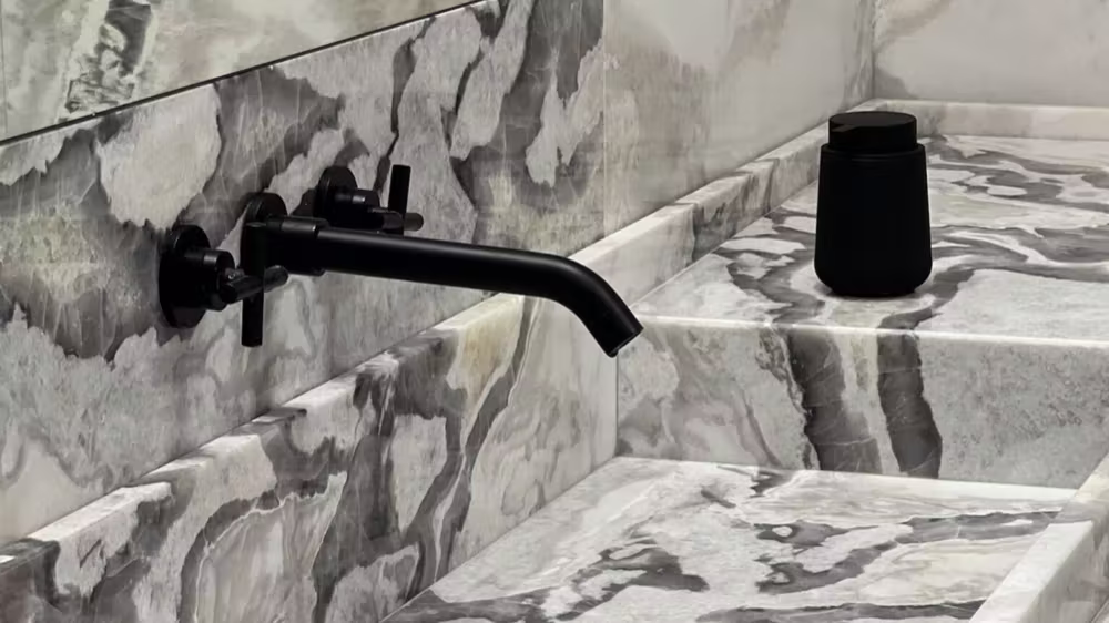 Tres bloques, un solo baño